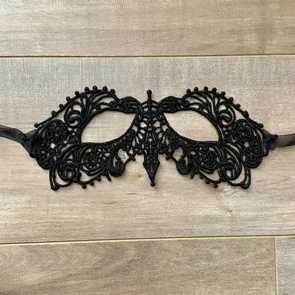 Black Lace Face Mask